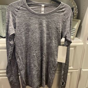 Lululemon crew top